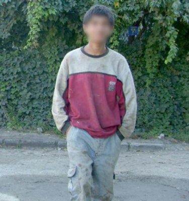 Minori din Constanţa, cercetaţi după ce au furat bucăţi dintr-un gard